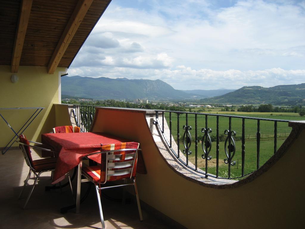 Apartamento Turisticna Kmetija Pri Rebkovih Ajdovščina Habitación foto